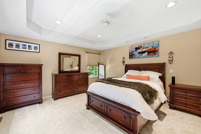 8 Wintergreen Cir, Southwick, MA 01077