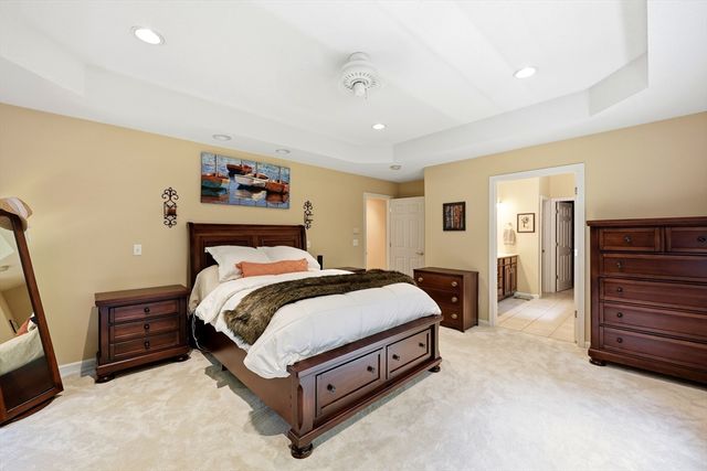 8 Wintergreen Cir, Southwick, MA 01077