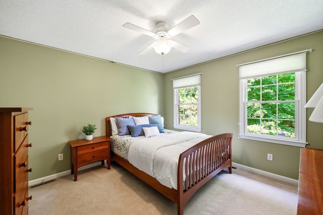 8 Wintergreen Cir, Southwick, MA 01077