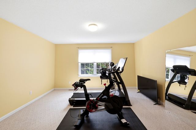 8 Wintergreen Cir, Southwick, MA 01077
