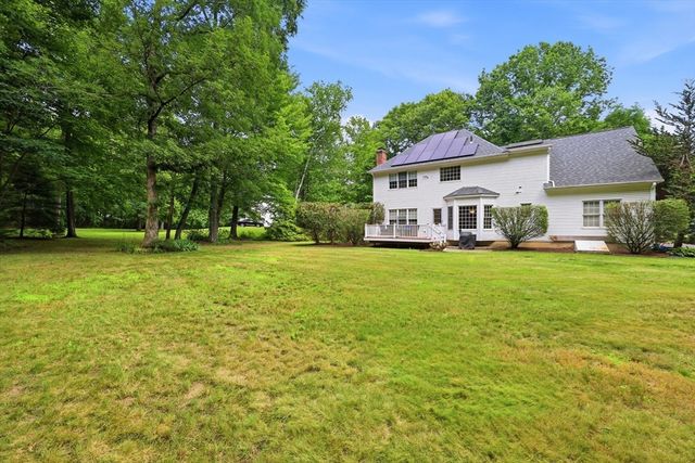 8 Wintergreen Cir, Southwick, MA 01077