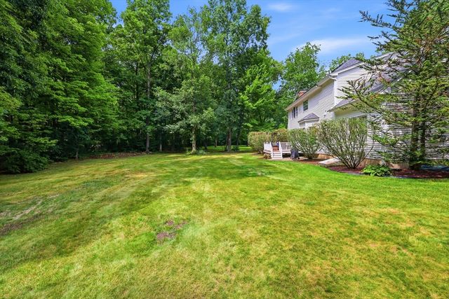 8 Wintergreen Cir, Southwick, MA 01077