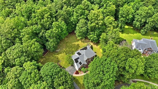 8 Wintergreen Cir, Southwick, MA 01077