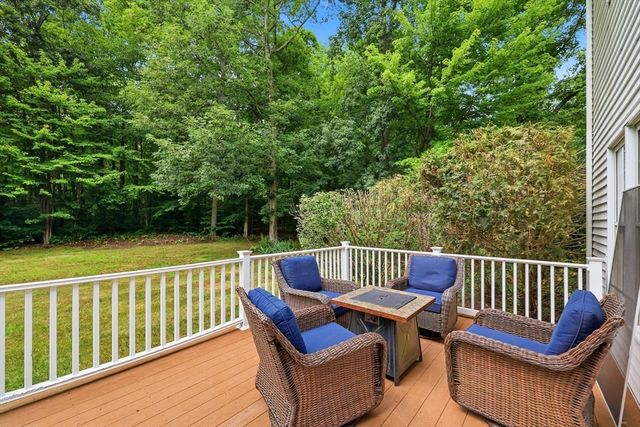 8 Wintergreen Cir, Southwick, MA 01077