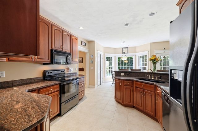 8 Wintergreen Cir, Southwick, MA 01077