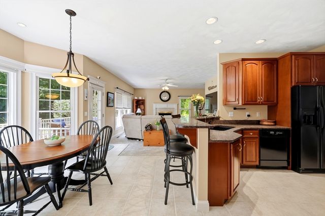 8 Wintergreen Cir, Southwick, MA 01077