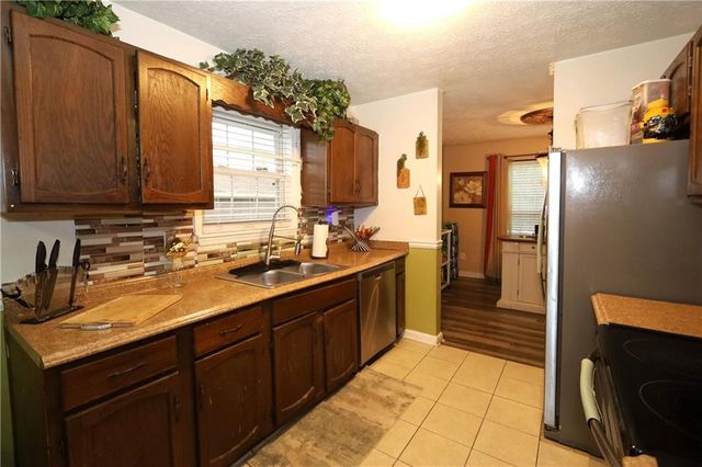 9396 Forest Knoll Drive, Jonesboro, GA 30238