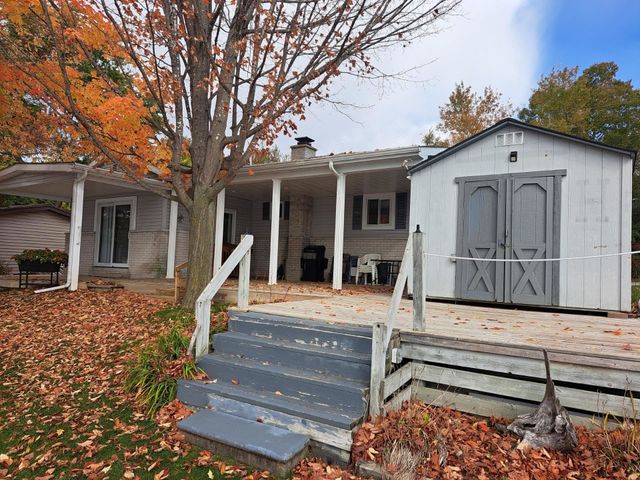 7940 Peninsular Drive, Farwell, MI 48622