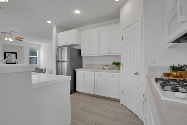 14 Renoir Ct, Oakley, CA 94561