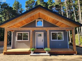2433 ARIZONA St, Port Orford, OR 97465