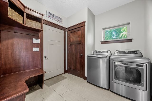 4920 Misty Morning Court SW, Cedar Rapids, IA 52404