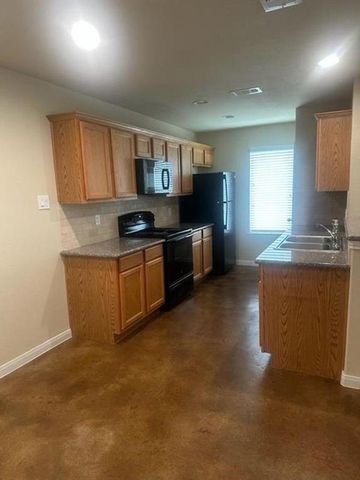 16920 W Juneau, Montgomery, TX 77316