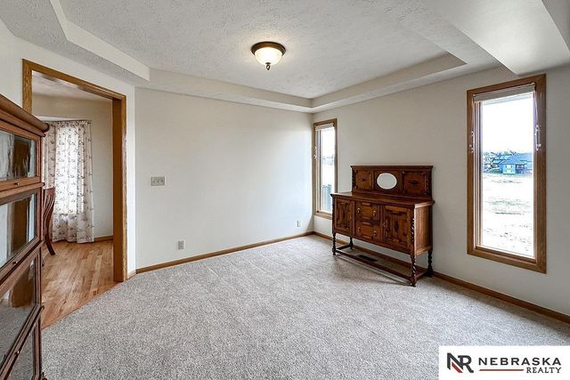 127 Longwood Drive, Papillion, NE 68133