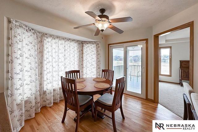 127 Longwood Drive, Papillion, NE 68133