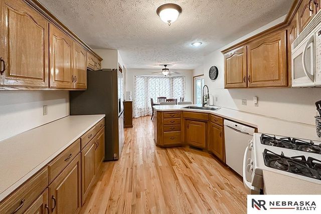 127 Longwood Drive, Papillion, NE 68133