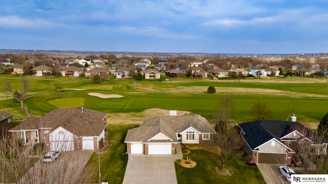 127 Longwood Drive, Papillion, NE 68133