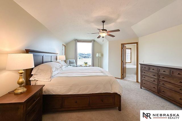 127 Longwood Drive, Papillion, NE 68133