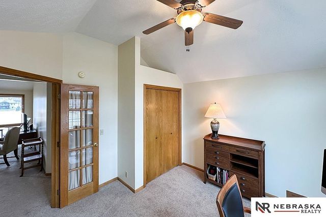 127 Longwood Drive, Papillion, NE 68133