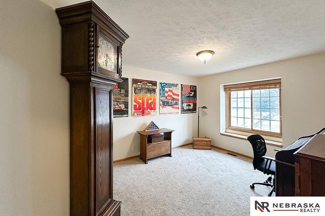 127 Longwood Drive, Papillion, NE 68133