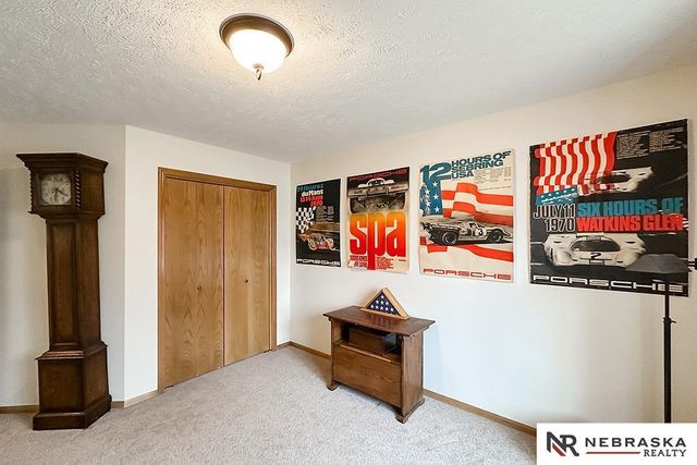 127 Longwood Drive, Papillion, NE 68133