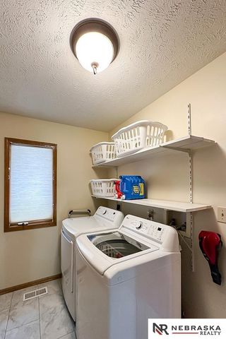 127 Longwood Drive, Papillion, NE 68133