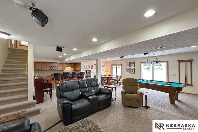 127 Longwood Drive, Papillion, NE 68133