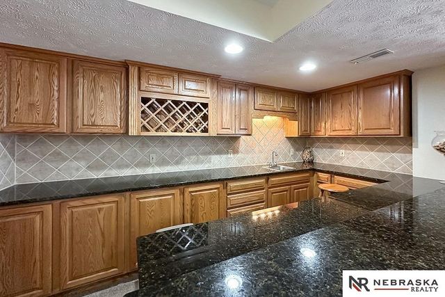 127 Longwood Drive, Papillion, NE 68133
