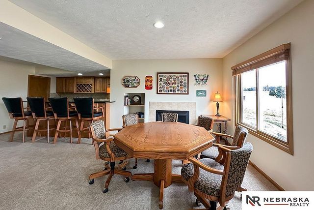 127 Longwood Drive, Papillion, NE 68133