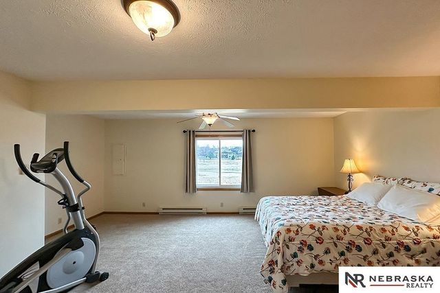 127 Longwood Drive, Papillion, NE 68133