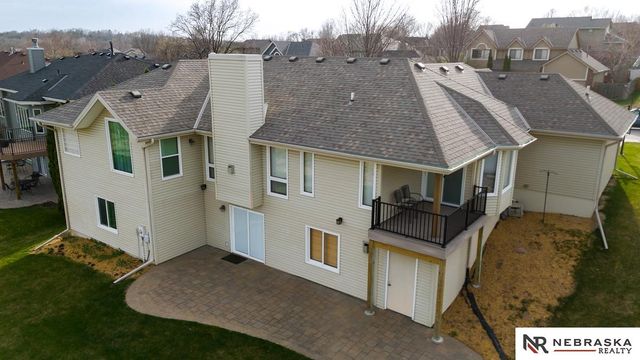 127 Longwood Drive, Papillion, NE 68133