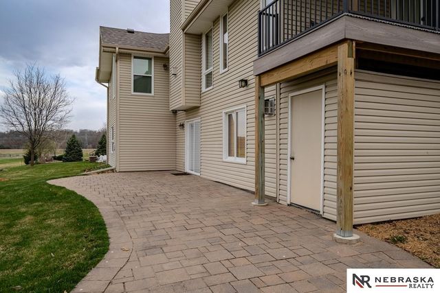 127 Longwood Drive, Papillion, NE 68133