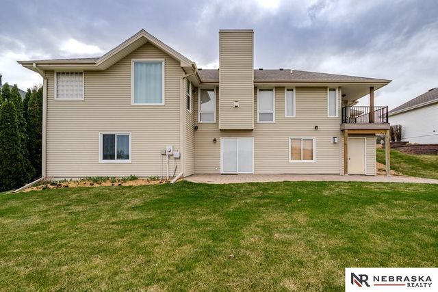 127 Longwood Drive, Papillion, NE 68133