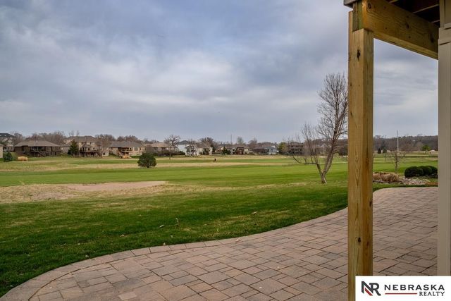127 Longwood Drive, Papillion, NE 68133