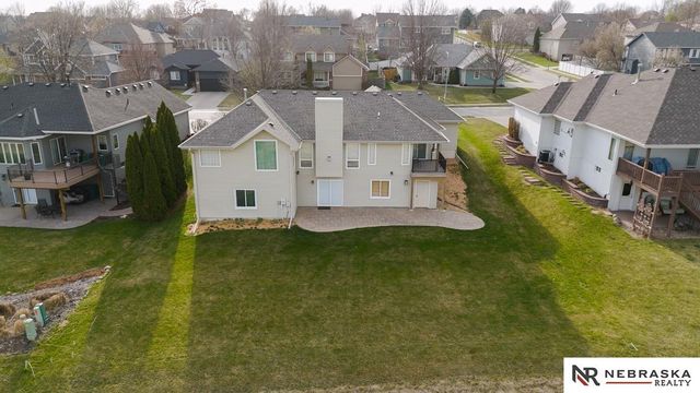 127 Longwood Drive, Papillion, NE 68133