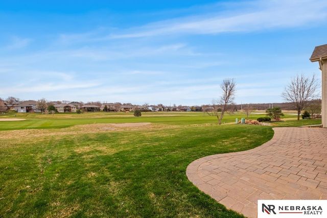 127 Longwood Drive, Papillion, NE 68133