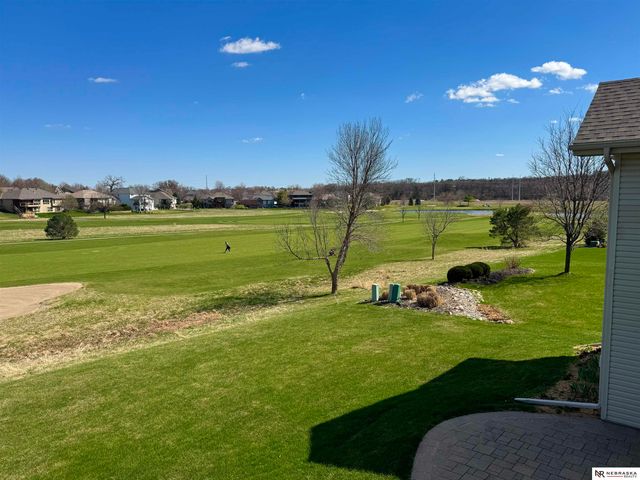 127 Longwood Drive, Papillion, NE 68133