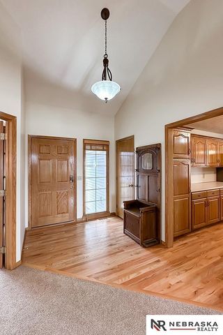 127 Longwood Drive, Papillion, NE 68133