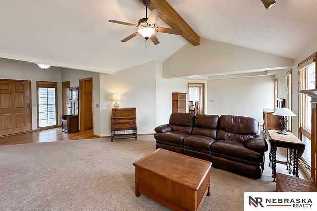 127 Longwood Drive, Papillion, NE 68133