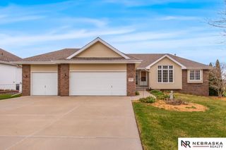 127 Longwood Drive, Papillion, NE 68133