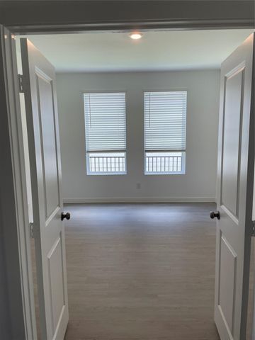 545 Shoreview Drive, Conroe, TX 77303