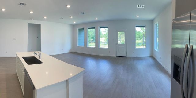 545 Shoreview Drive, Conroe, TX 77303