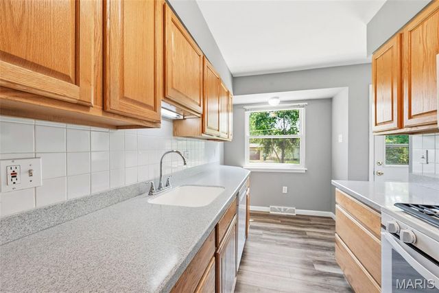 709 Riderwood Drive, Hazelwood, MO 63042