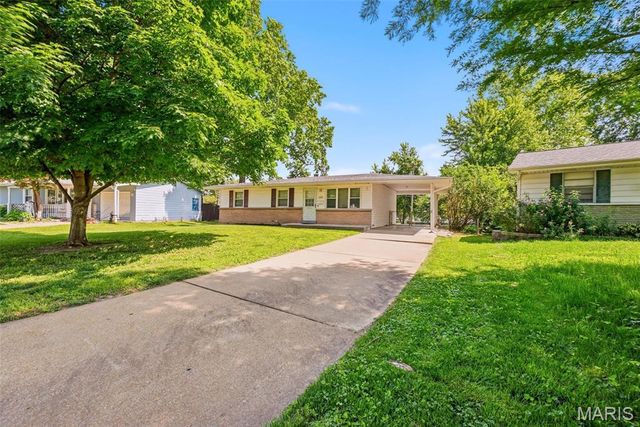 709 Riderwood Drive, Hazelwood, MO 63042