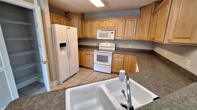 4 Harbor Watch Dr Unit 516, Chesapeake, VA 23320