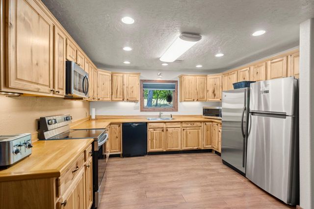 114 Hillendale Dr, Livingston, TX 77351