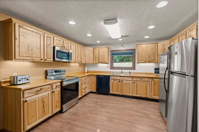114 Hillendale Dr, Livingston, TX 77351