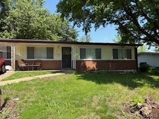 945 Paddock Drive, Florissant, MO 63033