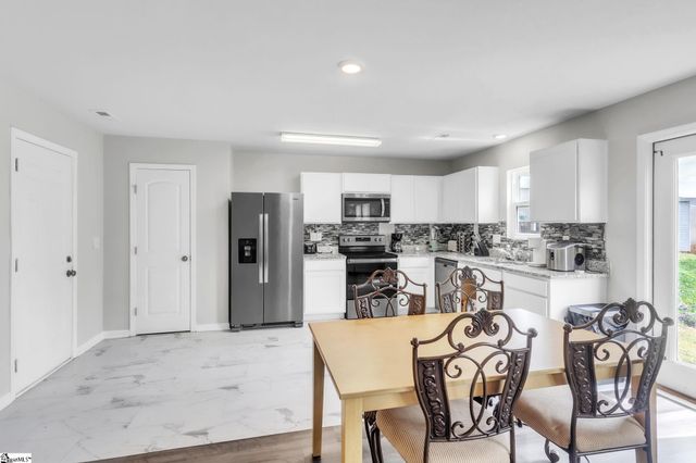 253 S Church St Extension, Duncan, SC 29334