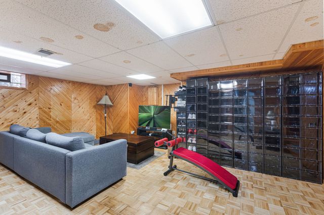 3400 N Narragansett Avenue, Chicago, IL 60634