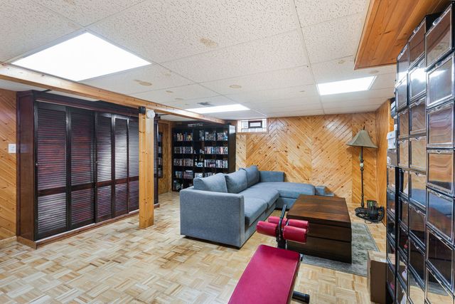 3400 N Narragansett Avenue, Chicago, IL 60634